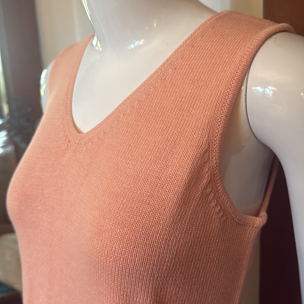 NWT northern reflections size small V-Neck Sleeveless peach Orange sweater Top